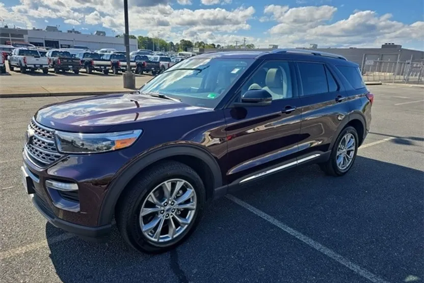 2023 Ford Explorer Limited photo 1