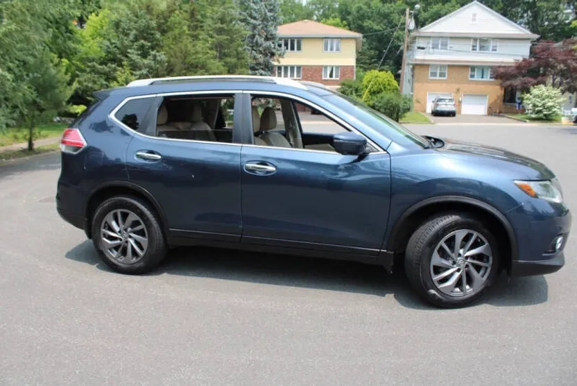 2016 Nissan Rogue SL photo 1