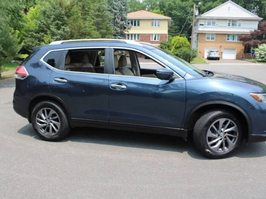 2016 Nissan Rogue SL photo 1