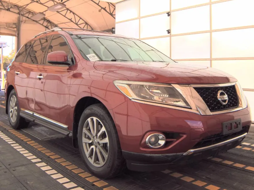 2015 Nissan Pathfinder SL photo 1