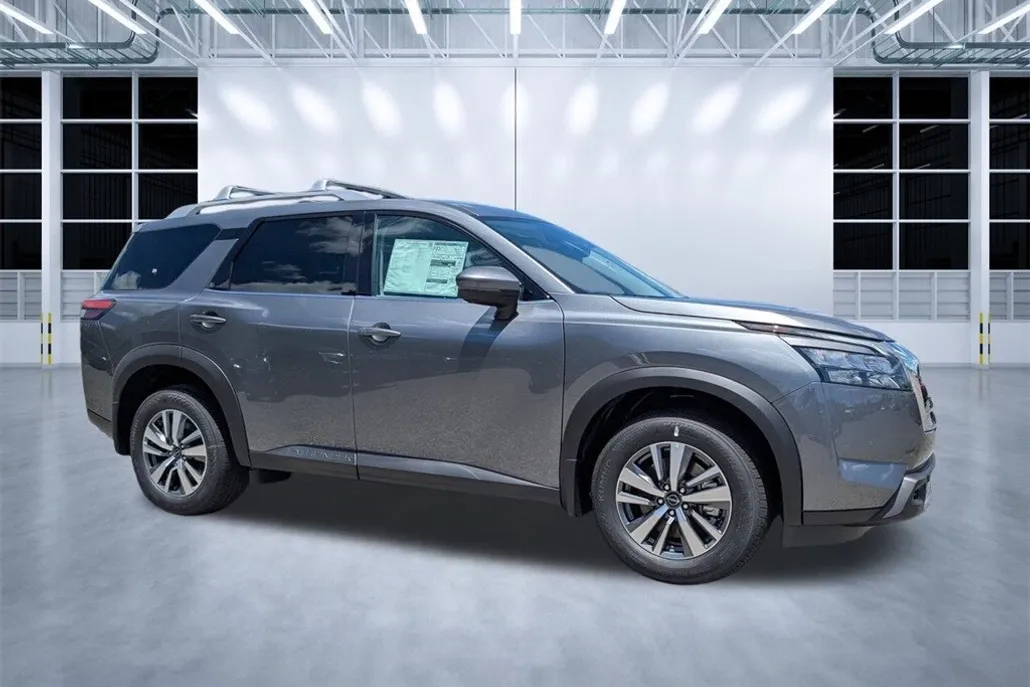 2025 Nissan Pathfinder SL photo 1