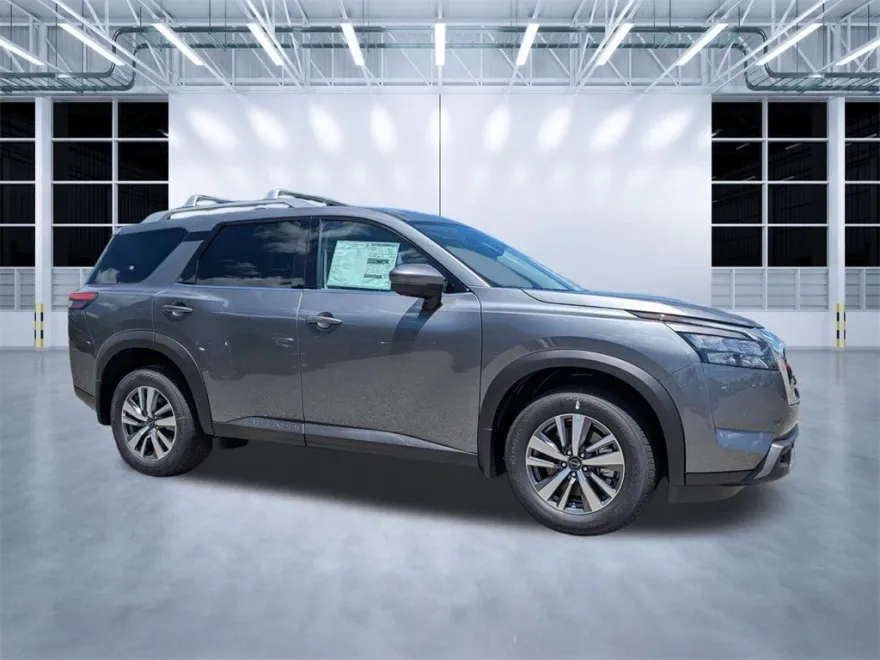 2025 Nissan Pathfinder SL photo 1