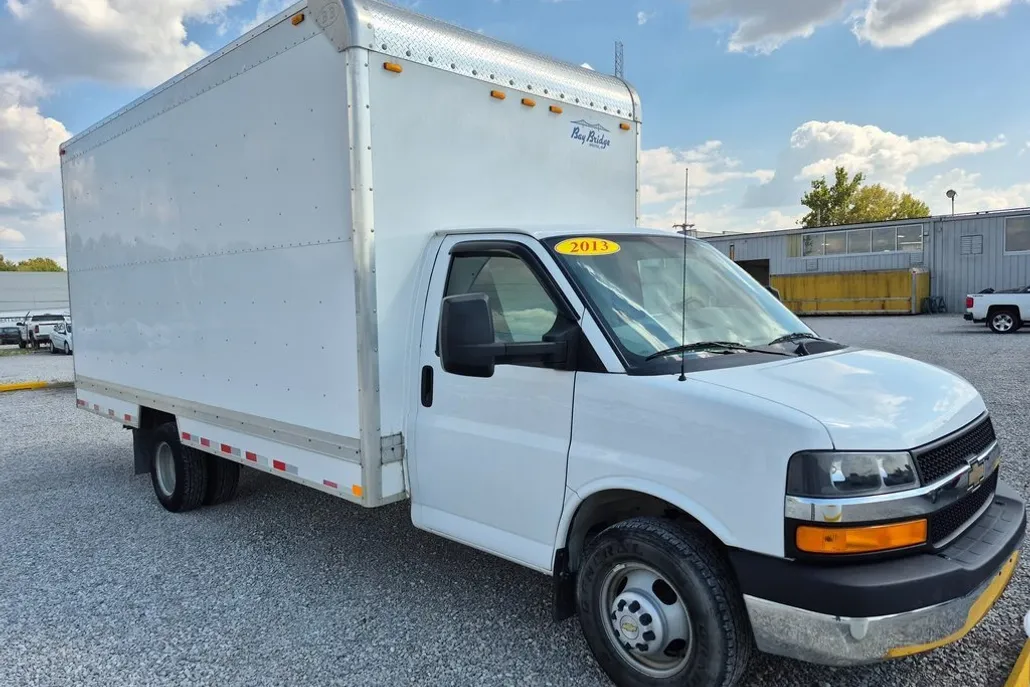 2013 Chevrolet Express Cutaway 3500 photo 1