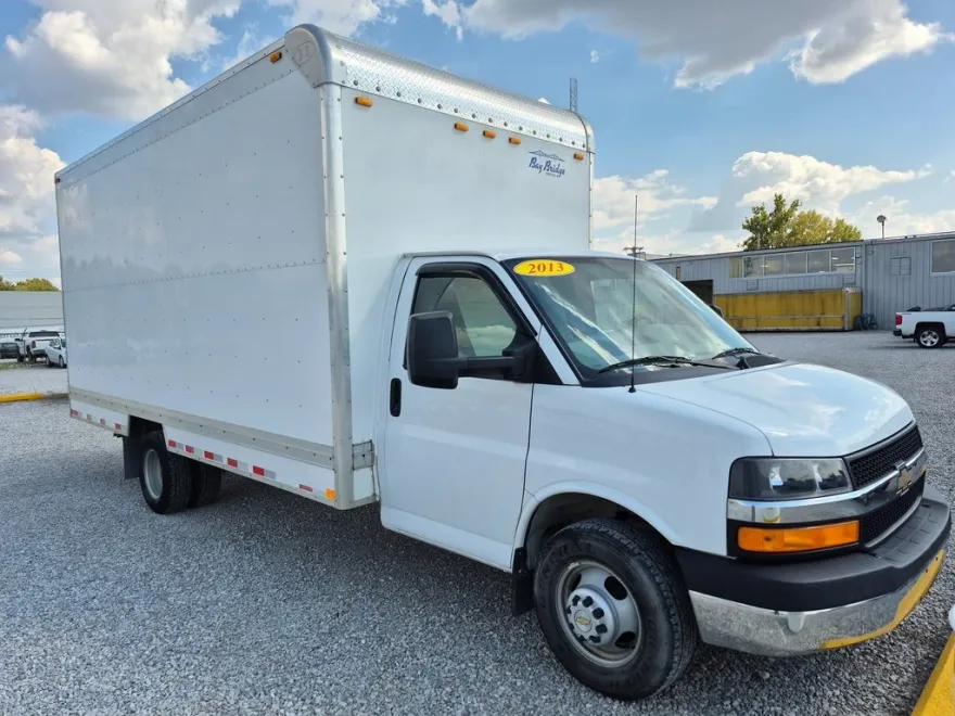2013 Chevrolet Express Cutaway 3500 photo 1