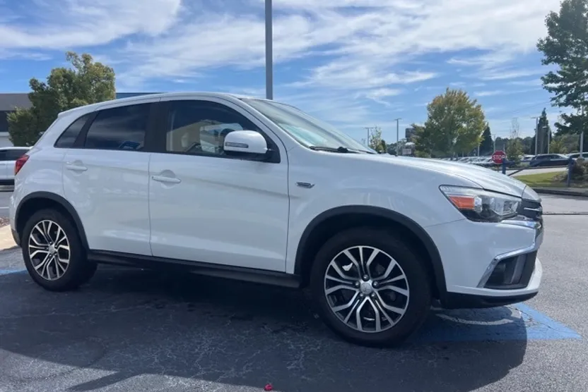 2019 Mitsubishi Outlander Sport SE photo 1