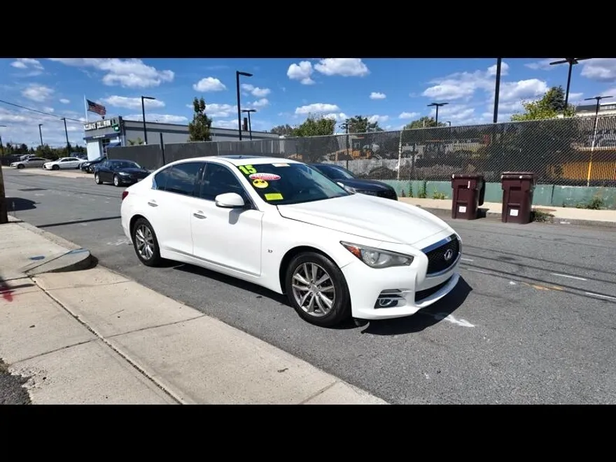 2015 Infiniti Q50 AWD photo 1