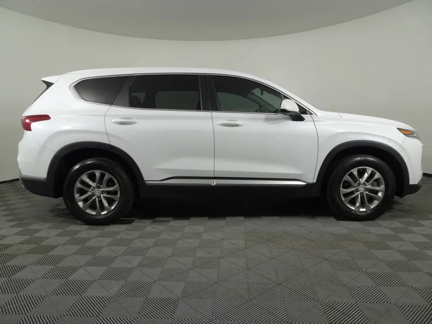 2020 Hyundai Santa Fe SE photo 1