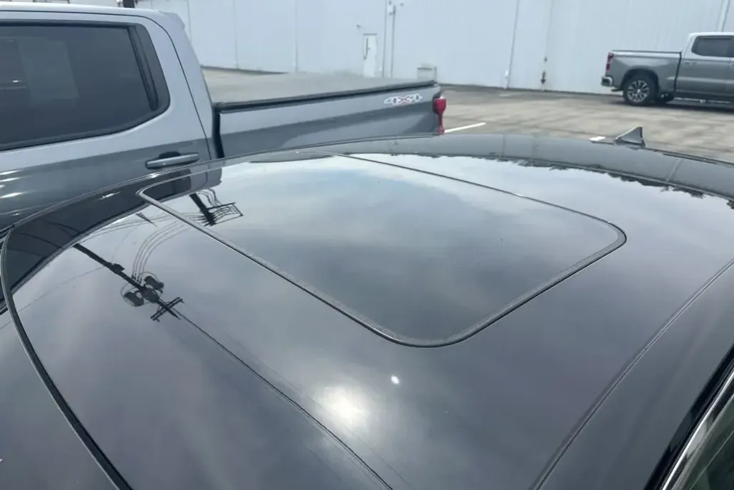 2018 Genesis G90 5.0L Ultimate photo 1