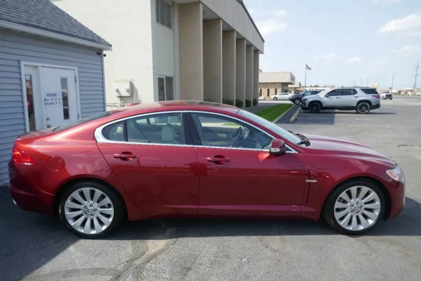 2009 Jaguar XF Premium Luxury photo 1