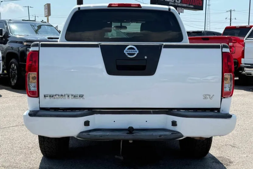 2011 Nissan Frontier SV photo 1