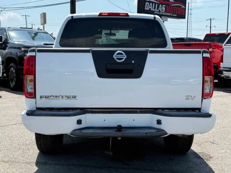 2011 Nissan Frontier SV photo 1