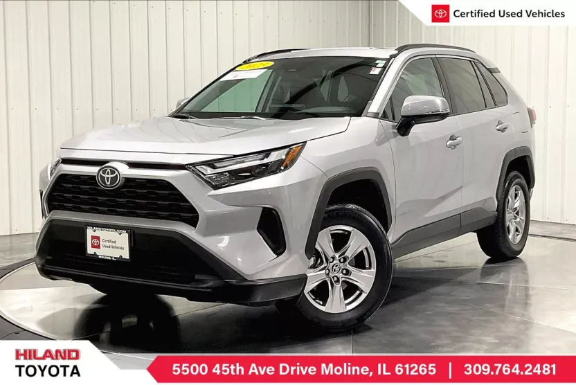 2023 Toyota RAV4 XLE photo 1