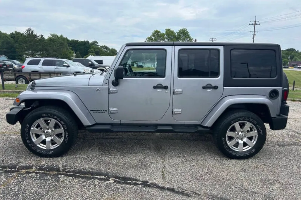 2014 Jeep Wrangler Unlimited Sahara photo 1