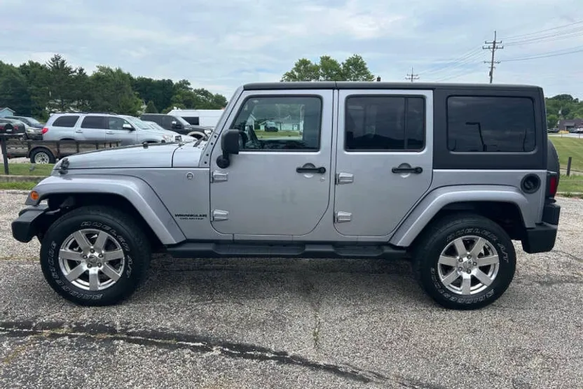 2014 Jeep Wrangler Unlimited Sahara photo 1