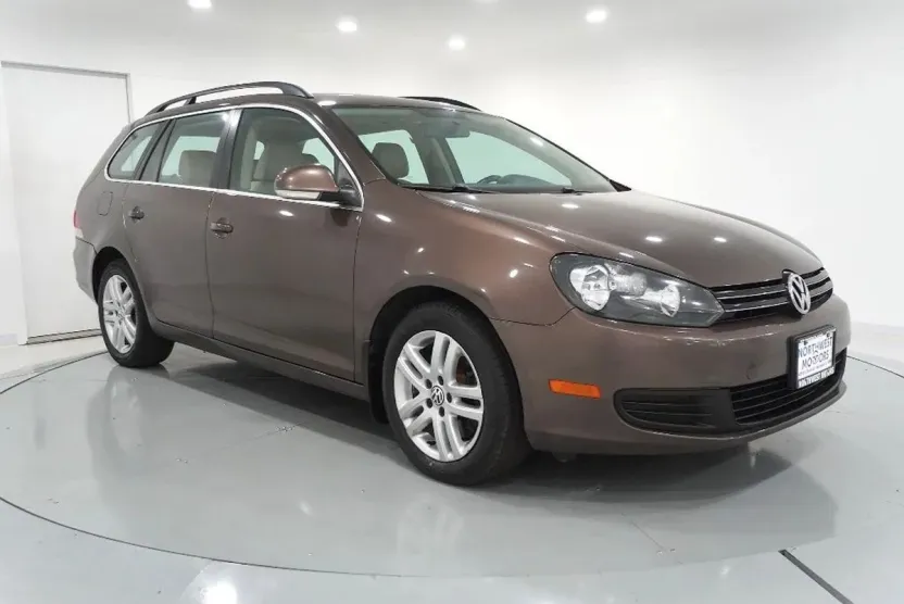 2011 Volkswagen Jetta TDI SportWagen Sport photo 1