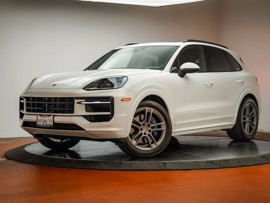 2025 Porsche Cayenne photo 1
