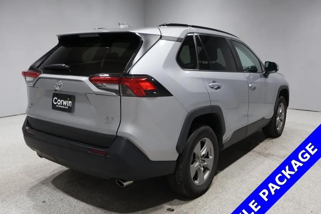 2024 Toyota RAV4 XLE photo 1