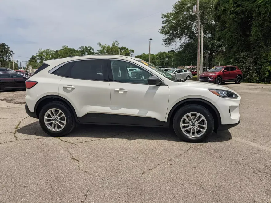 2022 Ford Escape SE photo 1