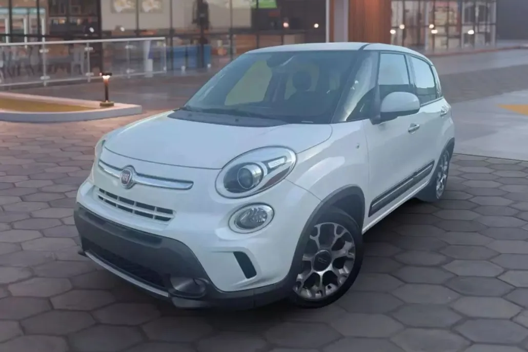 2017 Fiat 500L Trekking photo 1