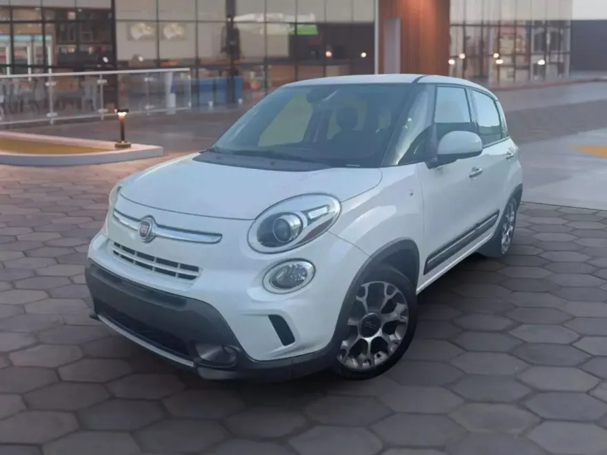 2017 Fiat 500L Trekking photo 1