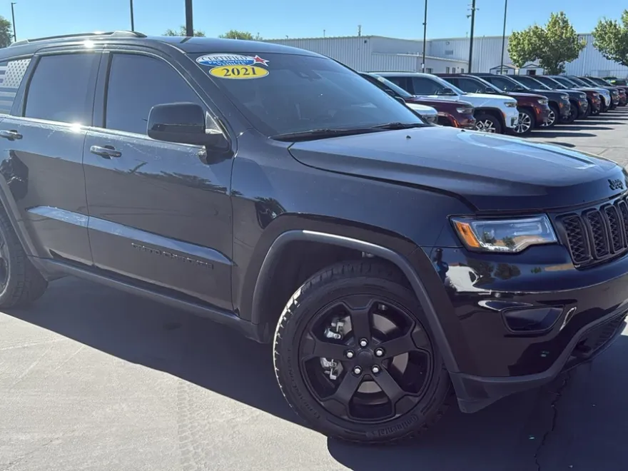 2021 Jeep Grand Cherokee Laredo photo 1