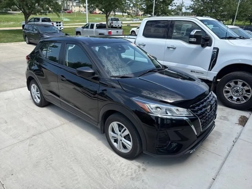 2022 Nissan Kicks S photo 1