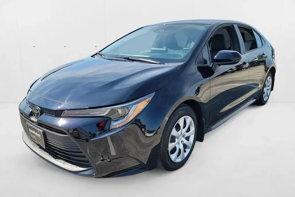 2025 Toyota Corolla LE photo 1
