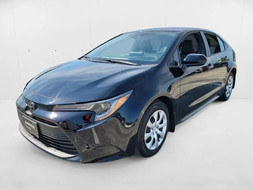 2025 Toyota Corolla LE photo 1