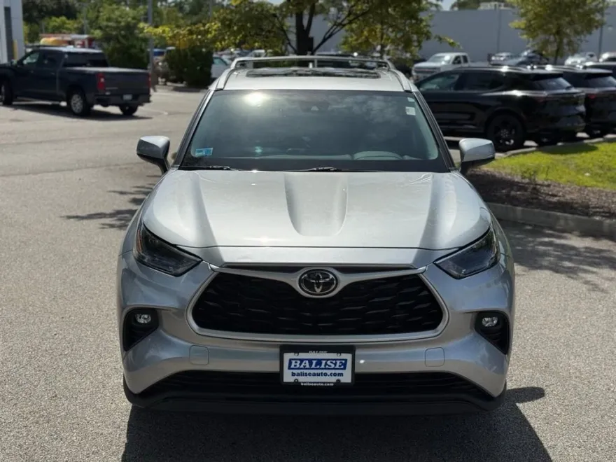 2022 Toyota Highlander XLE photo 1