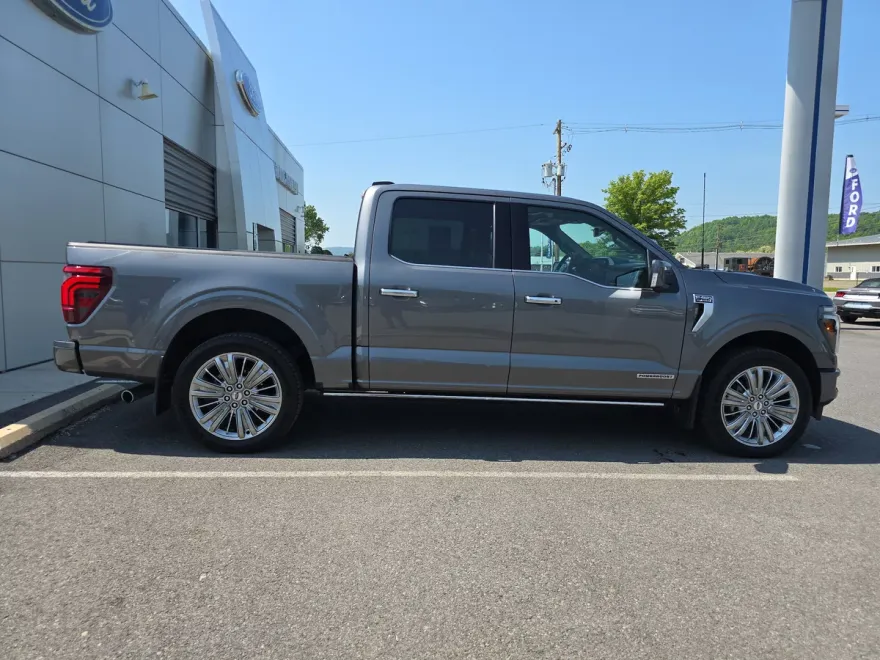 2024 Ford F-150 Platinum photo 1