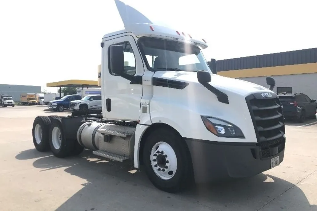 2020 Freightliner Cascadia 126" Day cab photo 1