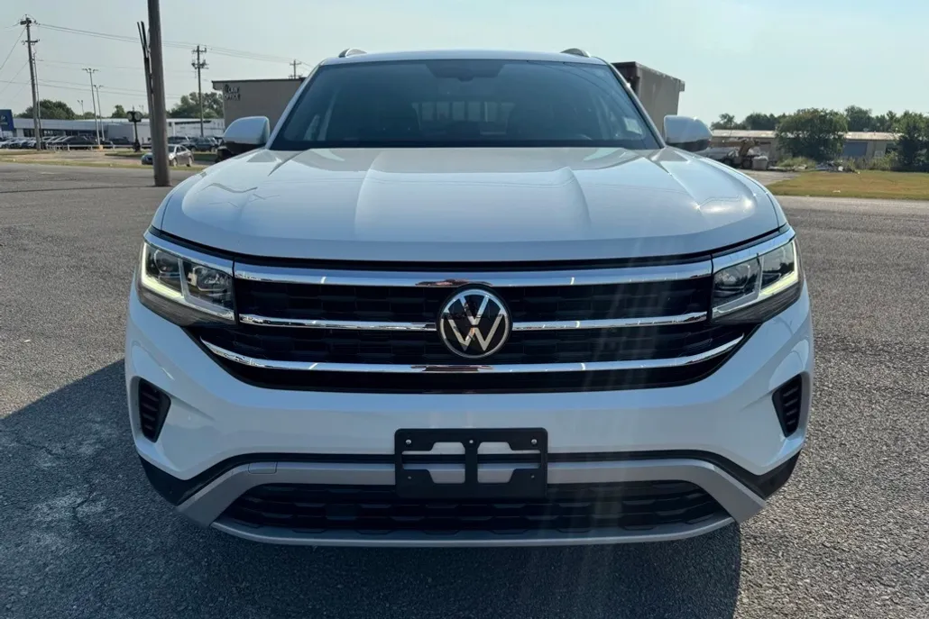 2022 Volkswagen Atlas Cross Sport V6 SE Technology photo 1