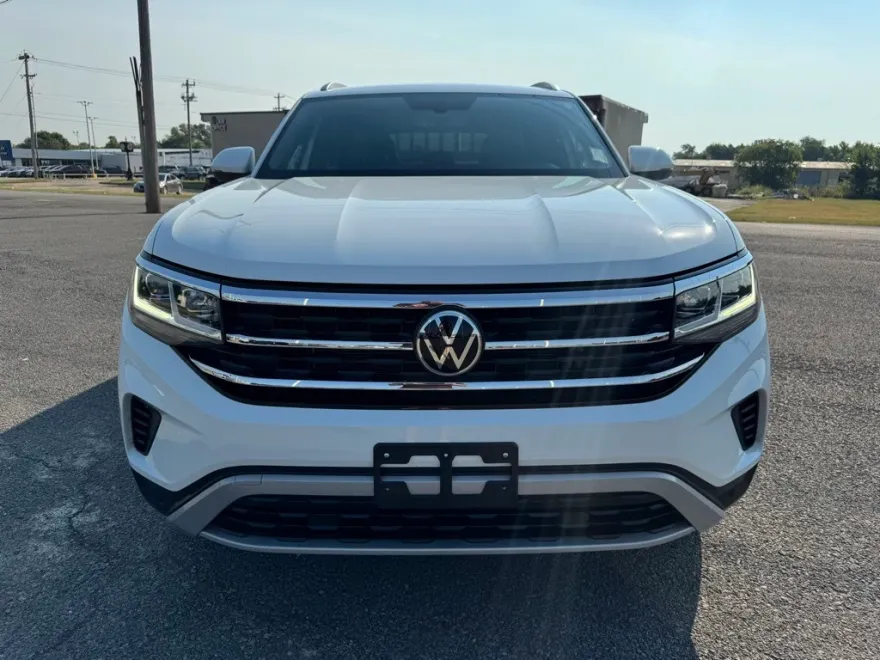 2022 Volkswagen Atlas Cross Sport V6 SE Technology photo 1
