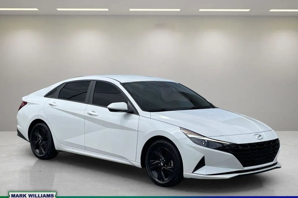 2021 Hyundai Elantra SEL photo 1