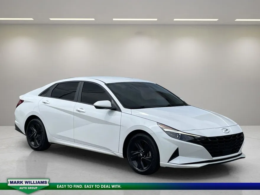 2021 Hyundai Elantra SEL photo 1