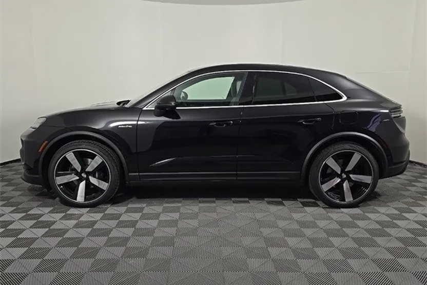 2025 Porsche Macan Electric 4 photo 1