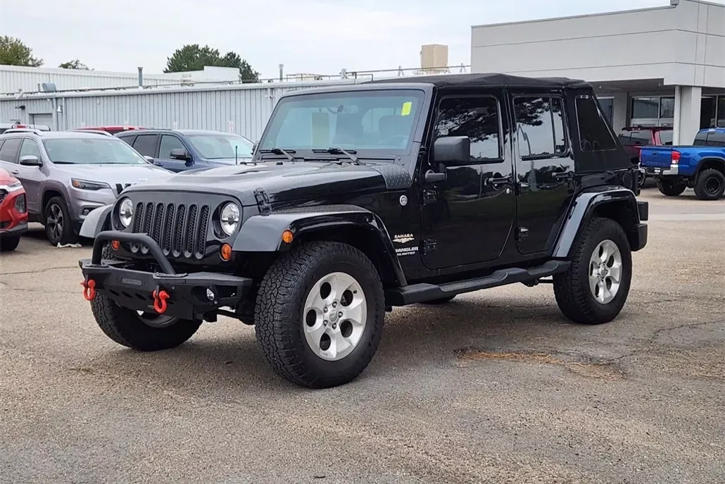 2013 Jeep Wrangler Unlimited Sahara photo 1