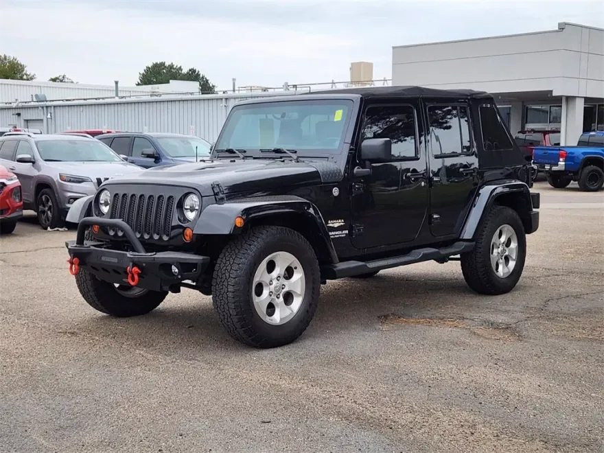 2013 Jeep Wrangler Unlimited Sahara photo 1
