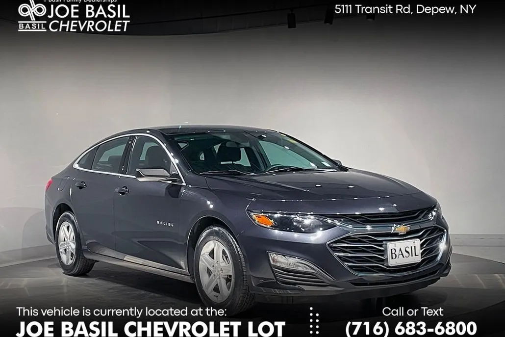 2022 Chevrolet Malibu LS photo 1
