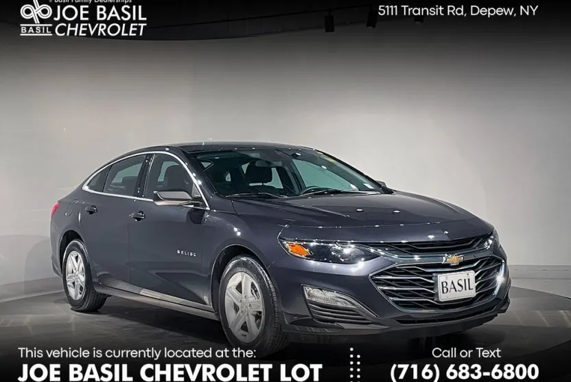 2022 Chevrolet Malibu LS photo 1