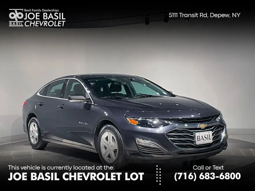 2022 Chevrolet Malibu LS photo 1