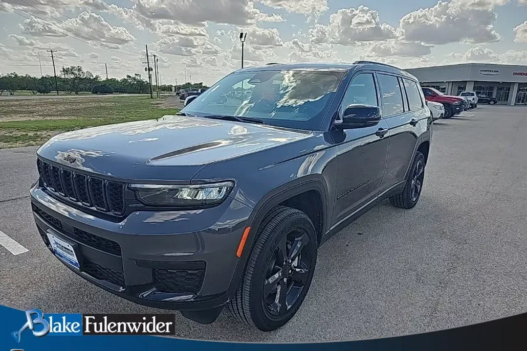 2025 Jeep Grand Cherokee Altitude photo 1