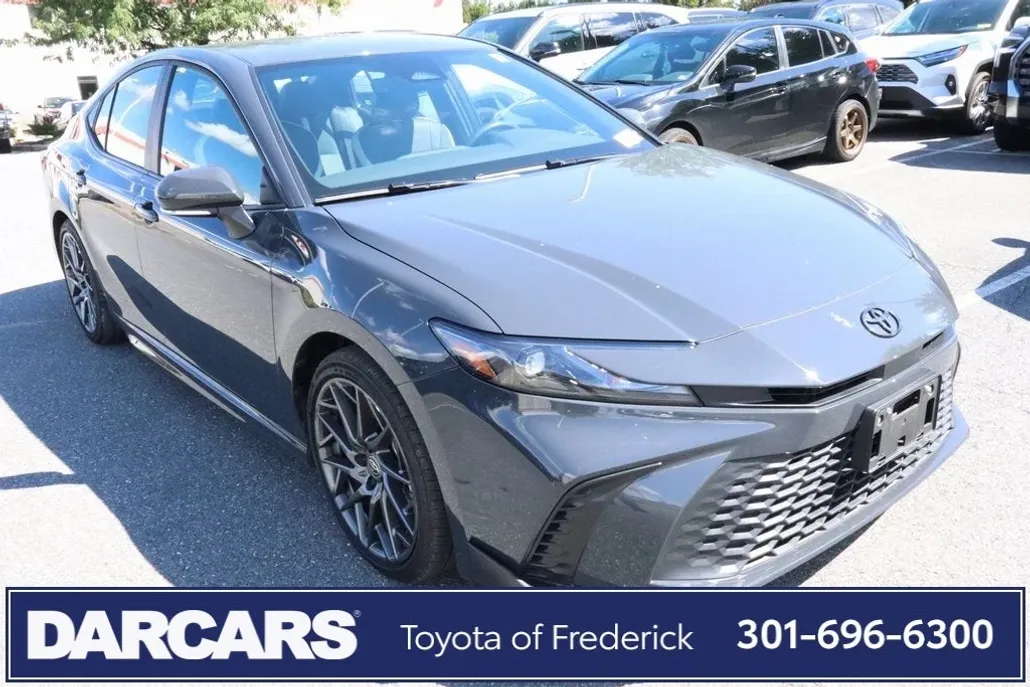 2025 Toyota Camry SE photo 1