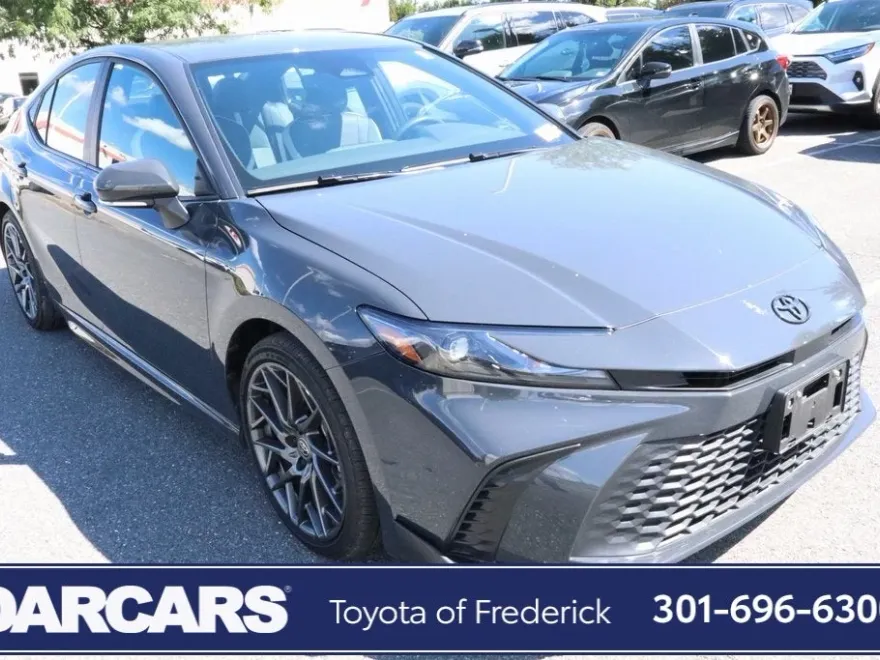 2025 Toyota Camry SE photo 1