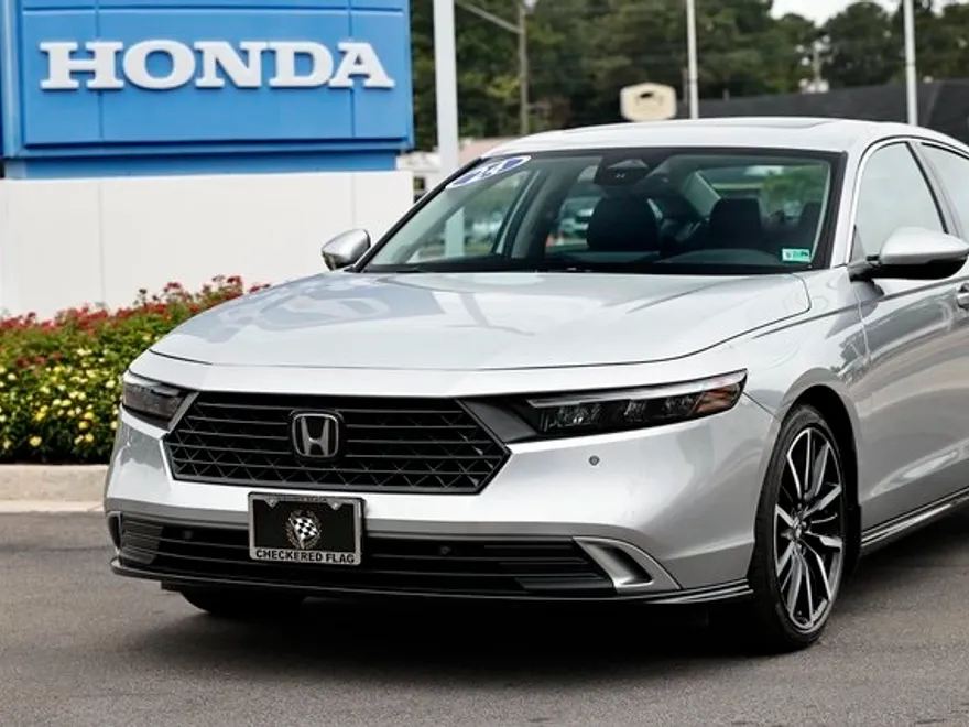 2024 Honda Accord Hybrid Touring photo 1