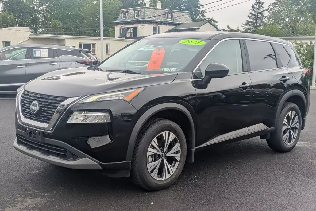 2023 Nissan Rogue SV photo 1