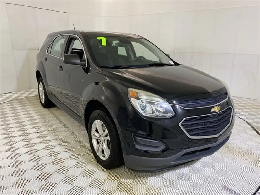 2017 Chevrolet Equinox LS photo 1