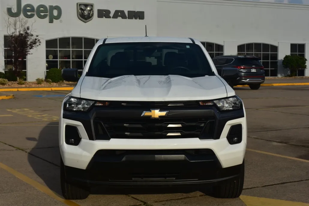 2024 Chevrolet Colorado LT photo 1