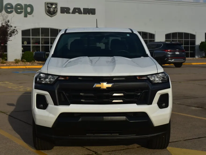 2024 Chevrolet Colorado LT photo 1
