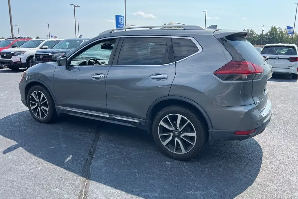 2019 Nissan Rogue SL photo 1